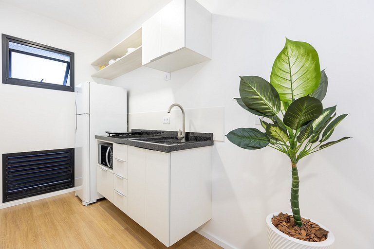 Studio com sacada no centro