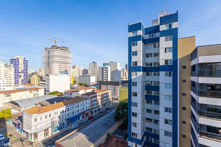 Studio com sacada no centro