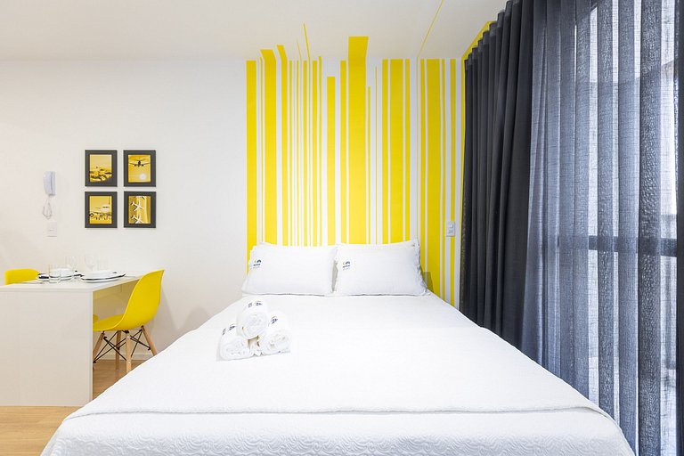 Studio com sacada no centro