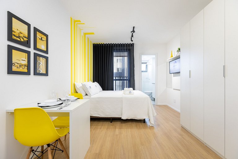 Studio com sacada no centro