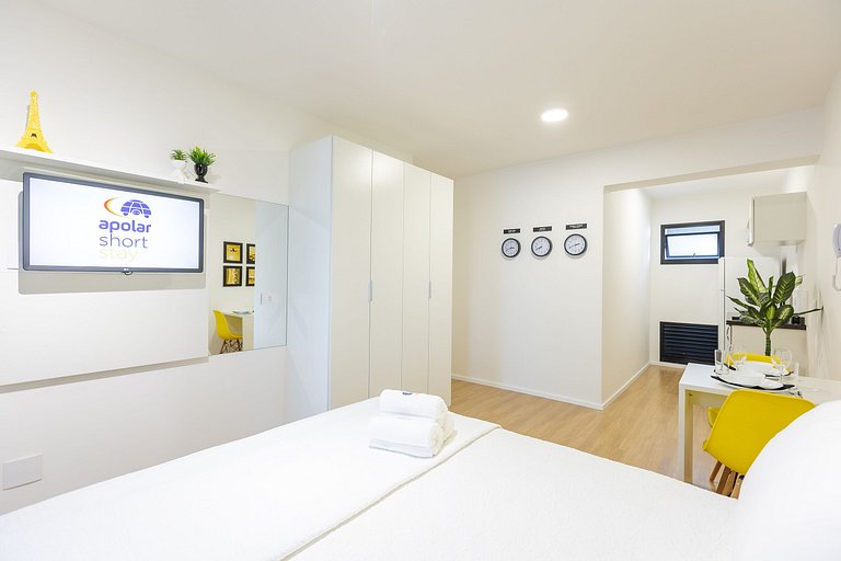 Studio com sacada no centro