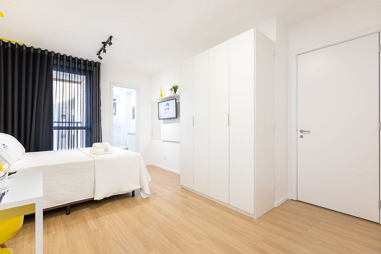 Studio com sacada no centro