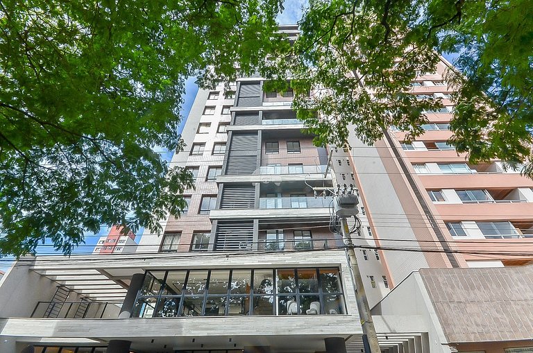 Apartamento finamente decorado, no Centro de Curitiba, até 2