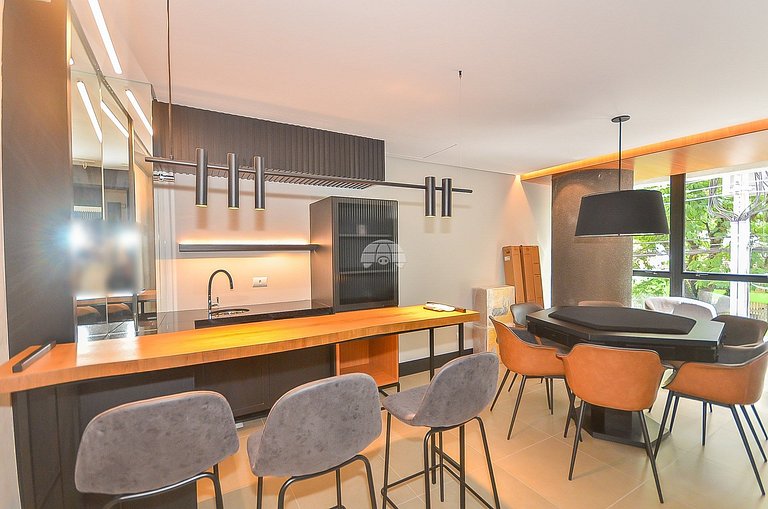Apartamento finamente decorado, no Centro de Curitiba, até 2