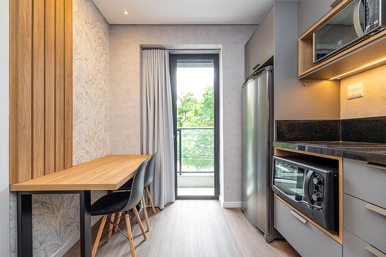 Studio com Sacada no Centro