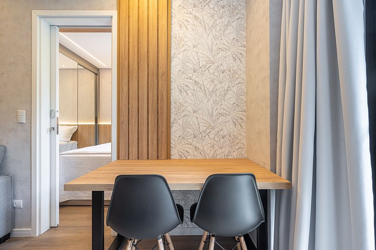 Studio com Sacada no Centro