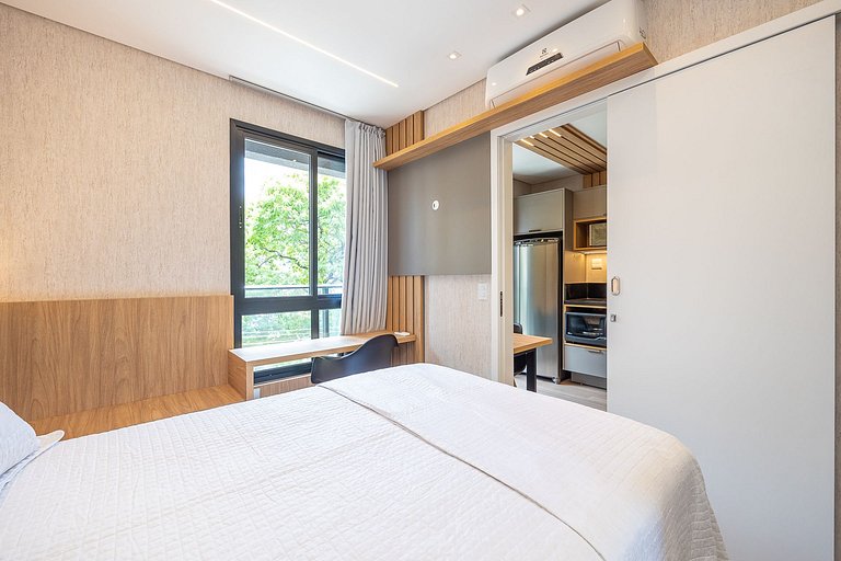 Studio com Sacada no Centro