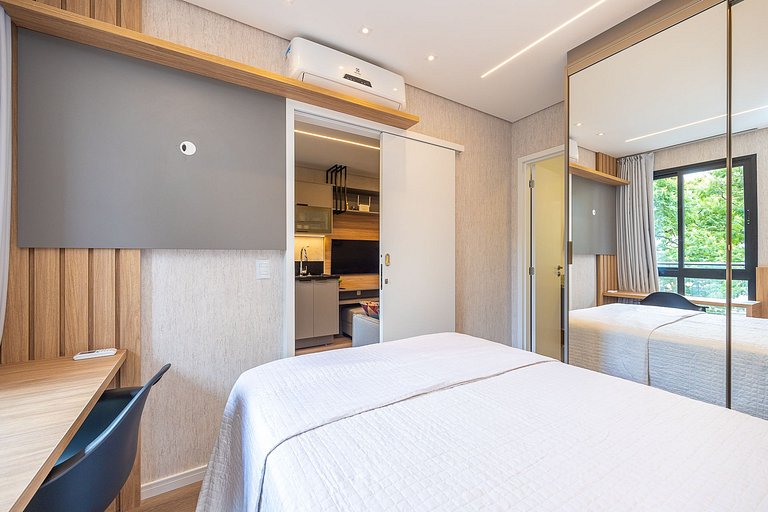 Studio com Sacada no Centro