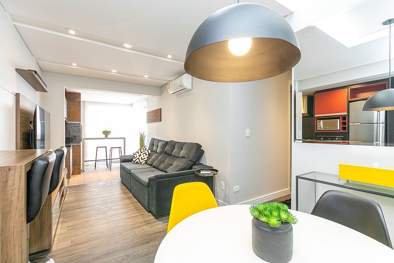 Apartamento com sacada e churrasqueira