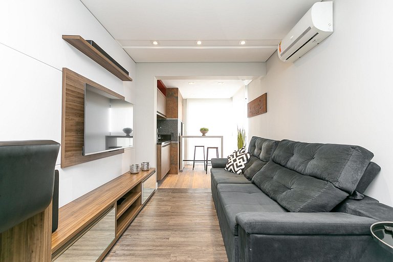 Apartamento com sacada e churrasqueira