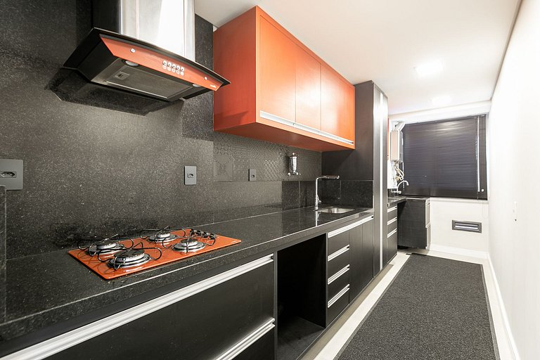 Apartamento com sacada e churrasqueira