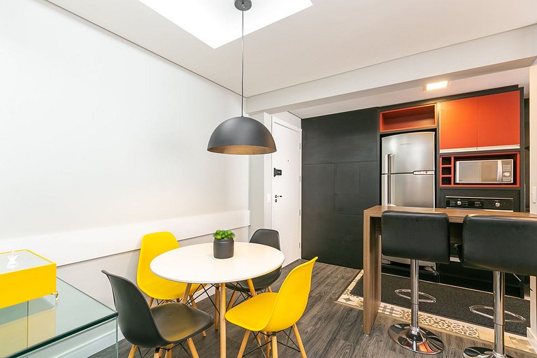 Apartamento com sacada e churrasqueira