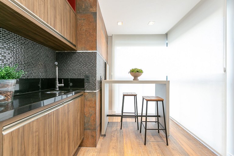 Apartamento com sacada e churrasqueira