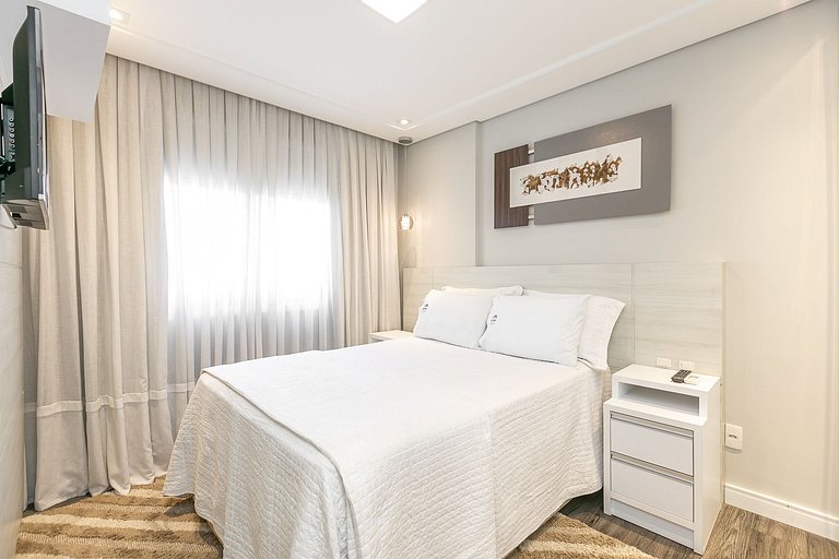 Apartamento com sacada e churrasqueira