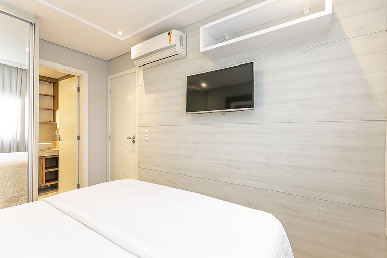 Apartamento com sacada e churrasqueira