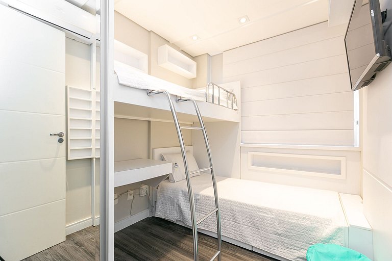 Apartamento com sacada e churrasqueira