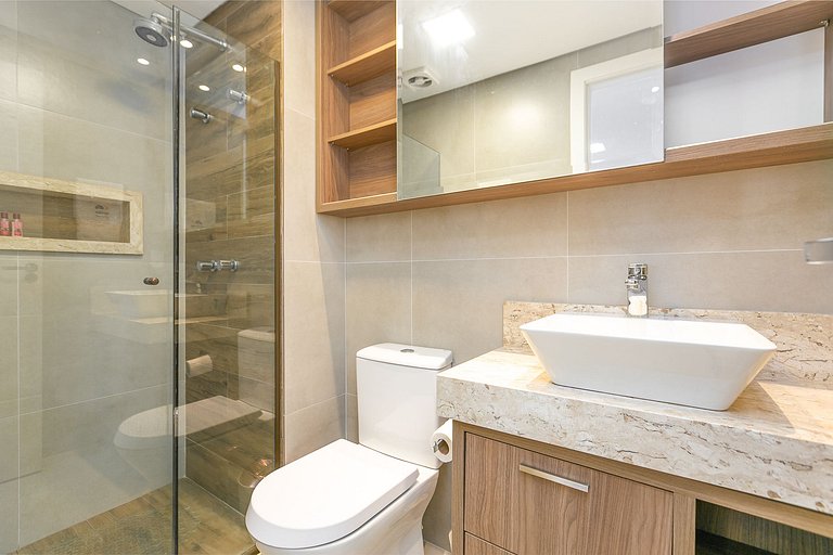 Apartamento com sacada e churrasqueira