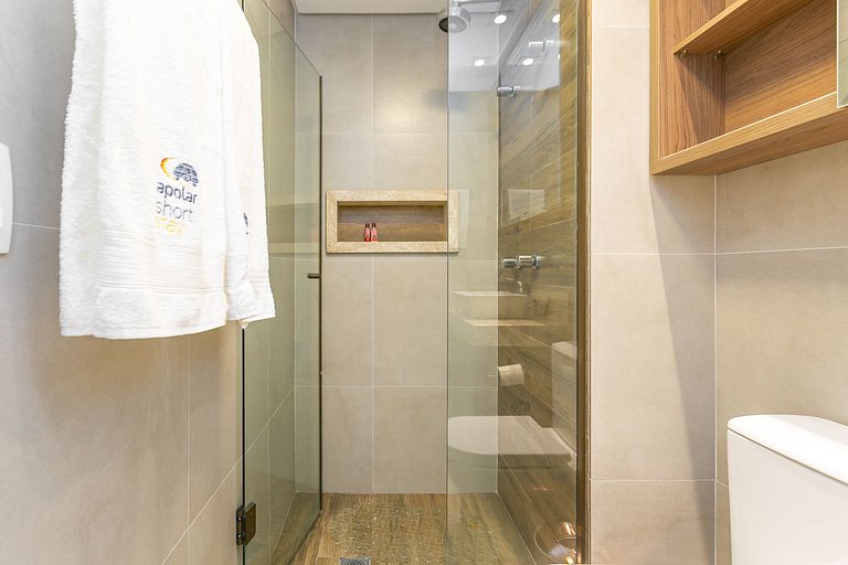 Apartamento com sacada e churrasqueira