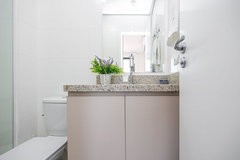 Apartamento finamente decorado no Centro de Curitiba, até 3