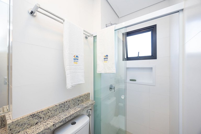 Apartamento finamente decorado no Centro de Curitiba, até 3