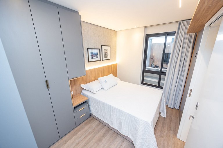 Apartamento finamente decorado no Centro de Curitiba, até 3