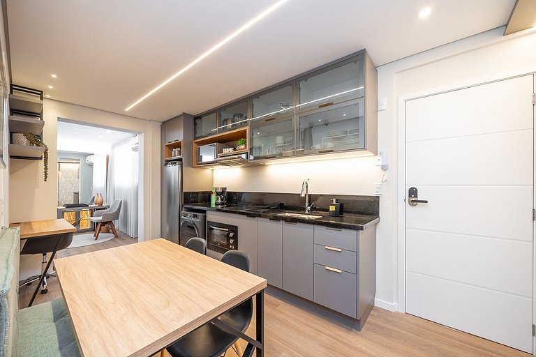 Apartamento finamente decorado no Centro de Curitiba, até 3