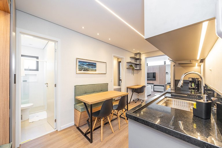 Apartamento finamente decorado no Centro de Curitiba, até 3