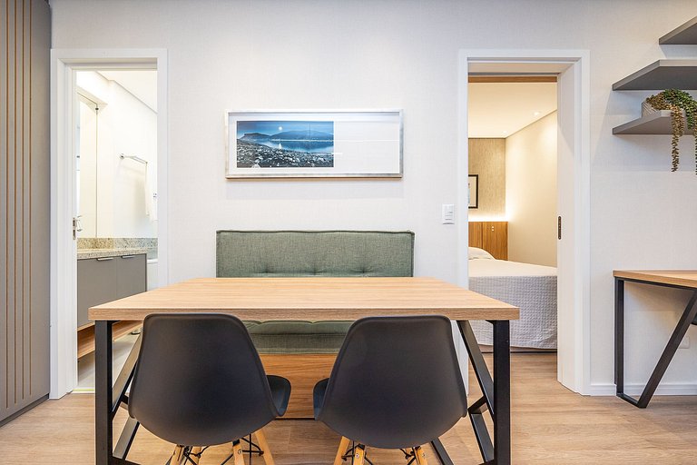 Apartamento finamente decorado no Centro de Curitiba, até 3