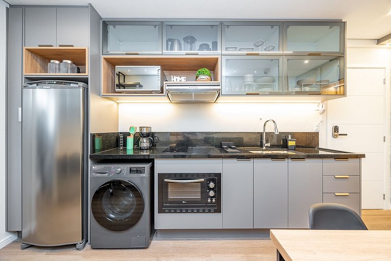 Apartamento finamente decorado no Centro de Curitiba, até 3