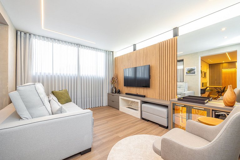Apartamento finamente decorado no Centro de Curitiba, até 3