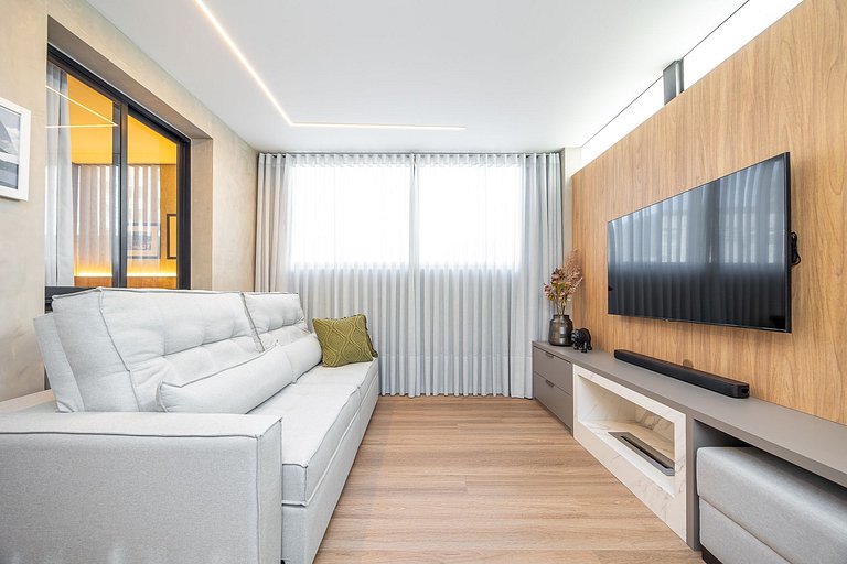 Apartamento finamente decorado no Centro de Curitiba, até 3