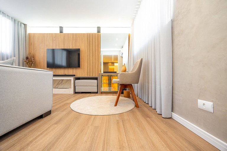 Apartamento finamente decorado no Centro de Curitiba, até 3