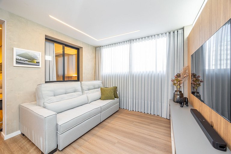 Apartamento finamente decorado no Centro de Curitiba, até 3
