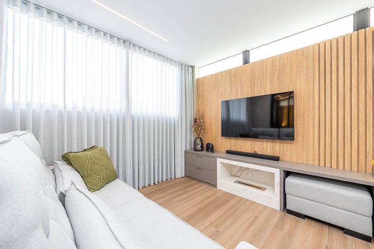 Apartamento finamente decorado no Centro de Curitiba, até 3