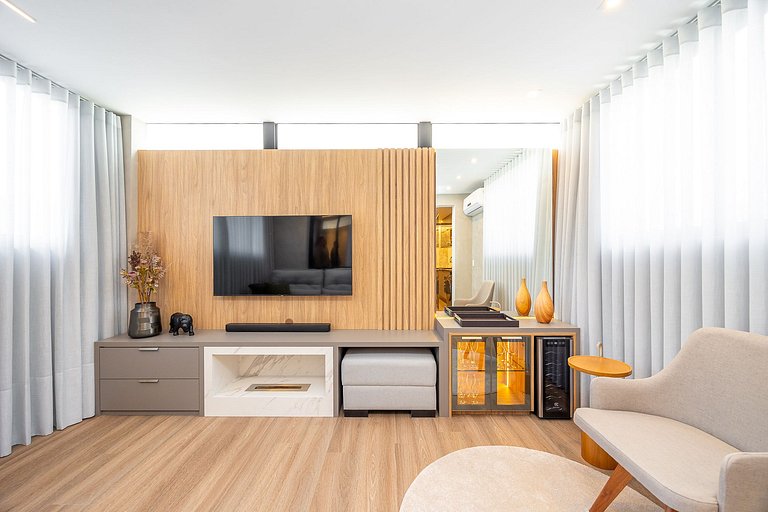 Apartamento finamente decorado no Centro de Curitiba, até 3