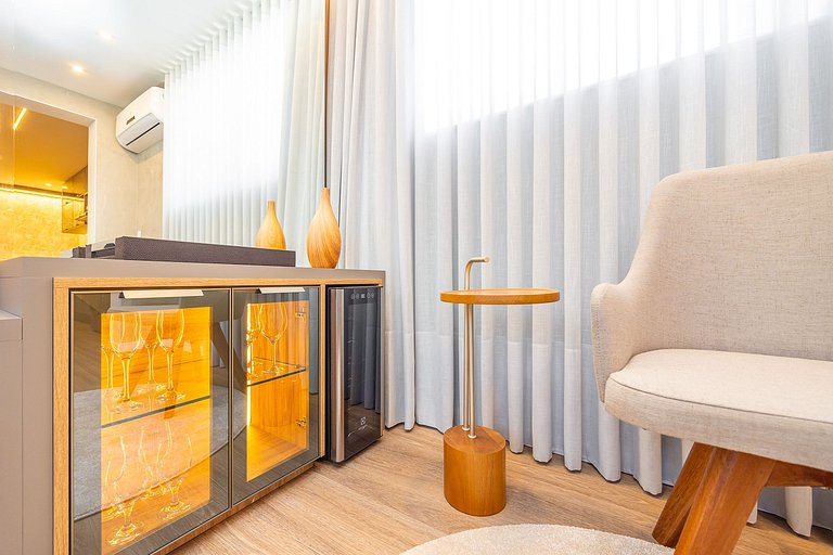 Apartamento finamente decorado no Centro de Curitiba, até 3