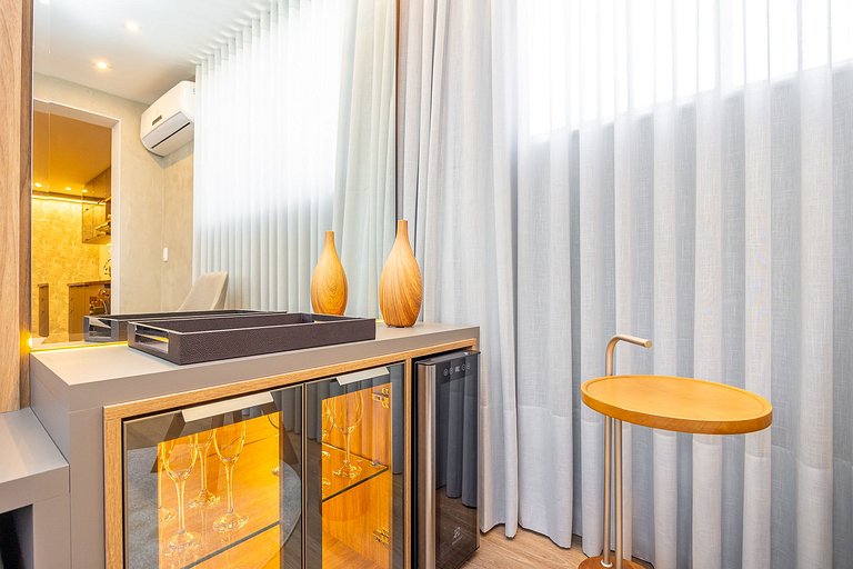 Apartamento finamente decorado no Centro de Curitiba, até 3