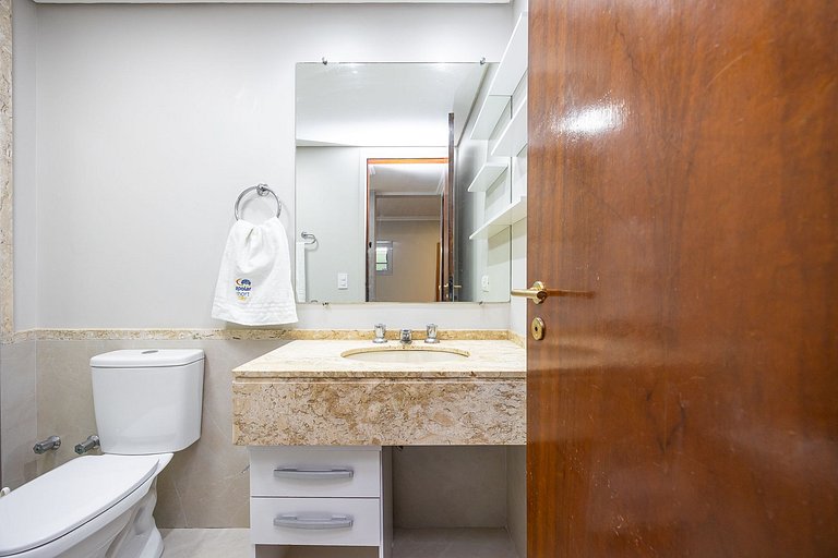 Apartamento finamente decorado, no Centro de Curitiba, até 2