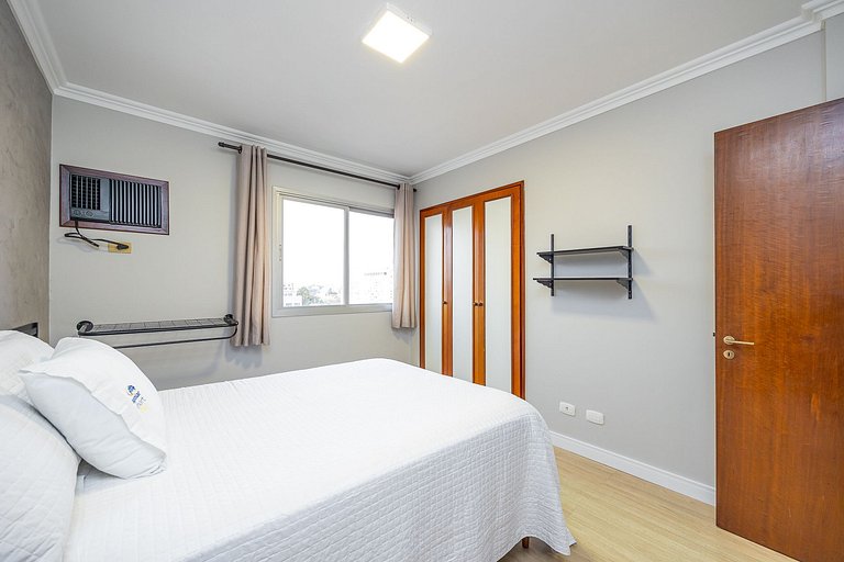 Apartamento finamente decorado, no Centro de Curitiba, até 2
