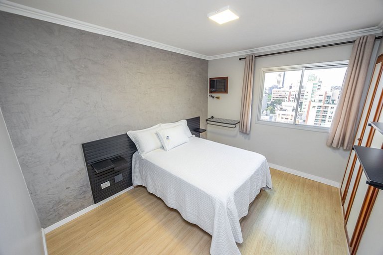 Apartamento finamente decorado, no Centro de Curitiba, até 2