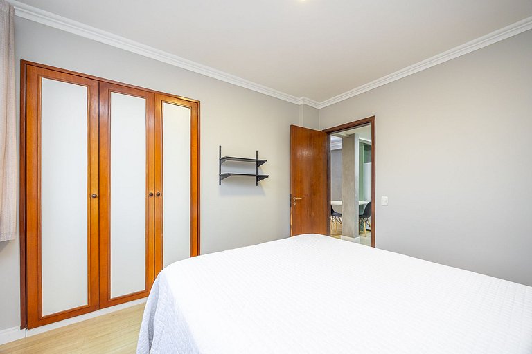 Apartamento finamente decorado, no Centro de Curitiba, até 2
