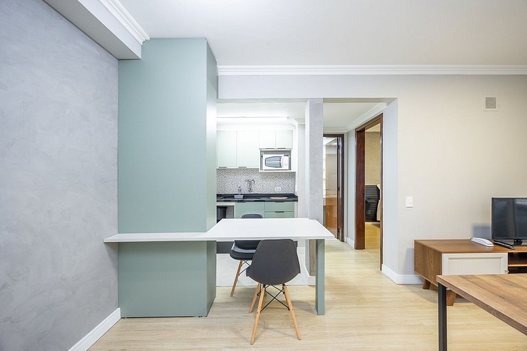 Apartamento finamente decorado, no Centro de Curitiba, até 2