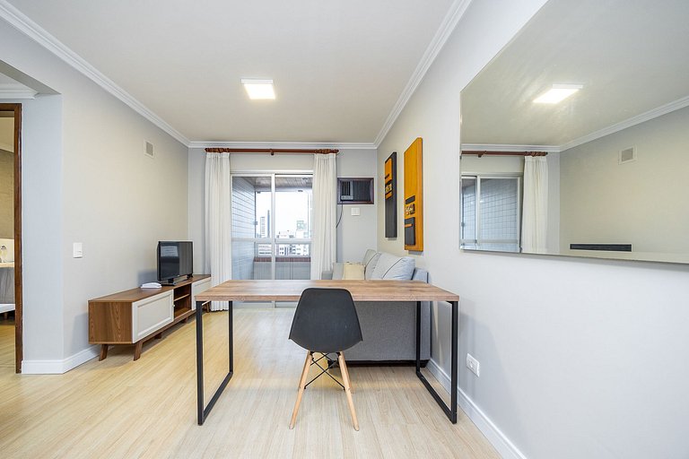Apartamento finamente decorado, no Centro de Curitiba, até 2