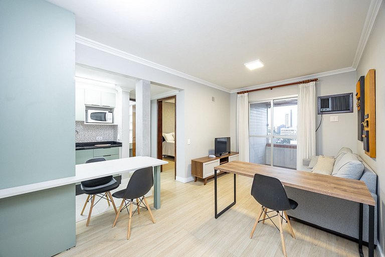 Apartamento finamente decorado, no Centro de Curitiba, até 2