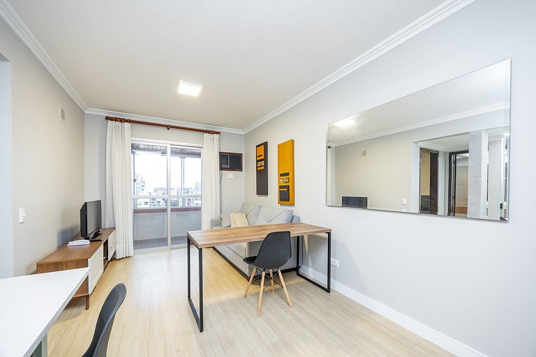 Apartamento finamente decorado, no Centro de Curitiba, até 2