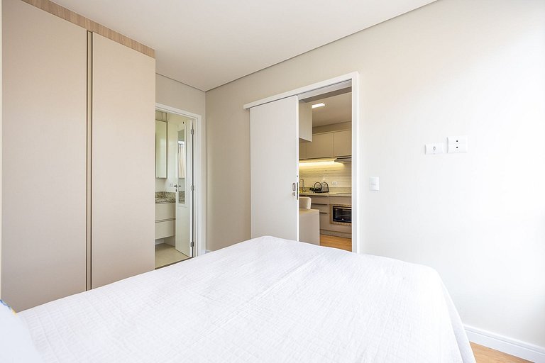 Apartamento finamente decorado, no Centro de Curitiba, até 2