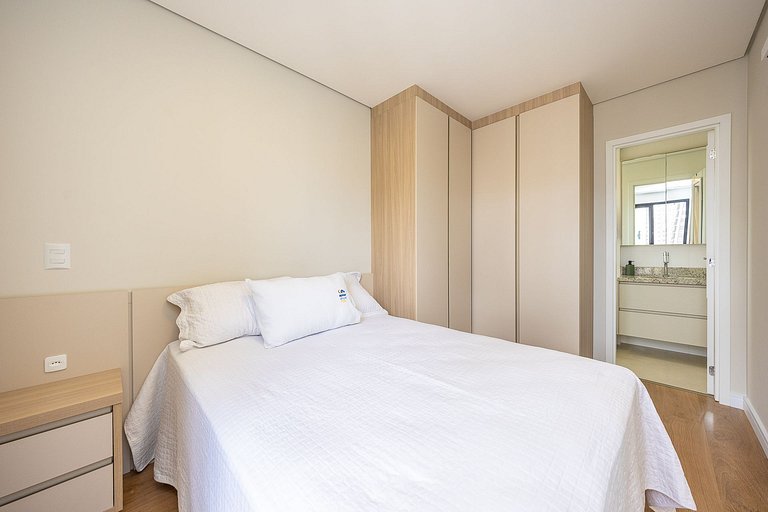 Apartamento finamente decorado, no Centro de Curitiba, até 2