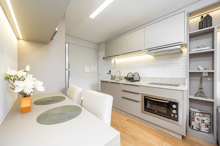 Apartamento finamente decorado, no Centro de Curitiba, até 2