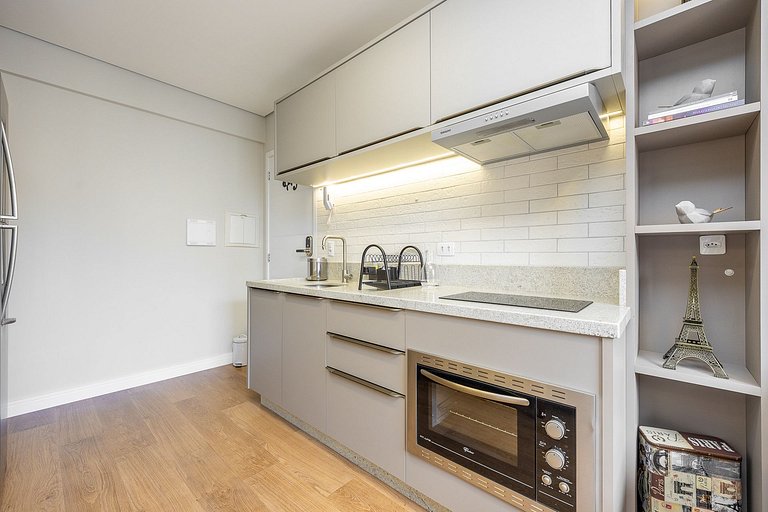 Apartamento finamente decorado, no Centro de Curitiba, até 2