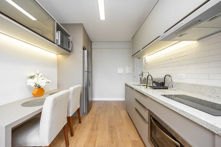 Apartamento finamente decorado, no Centro de Curitiba, até 2